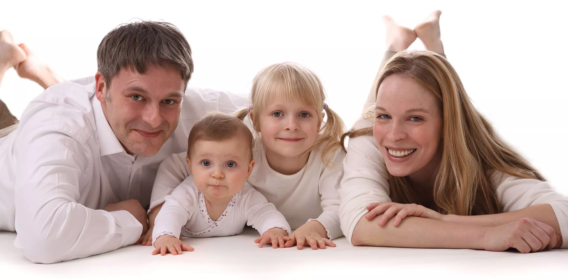 bild-familie-weiss-schaml